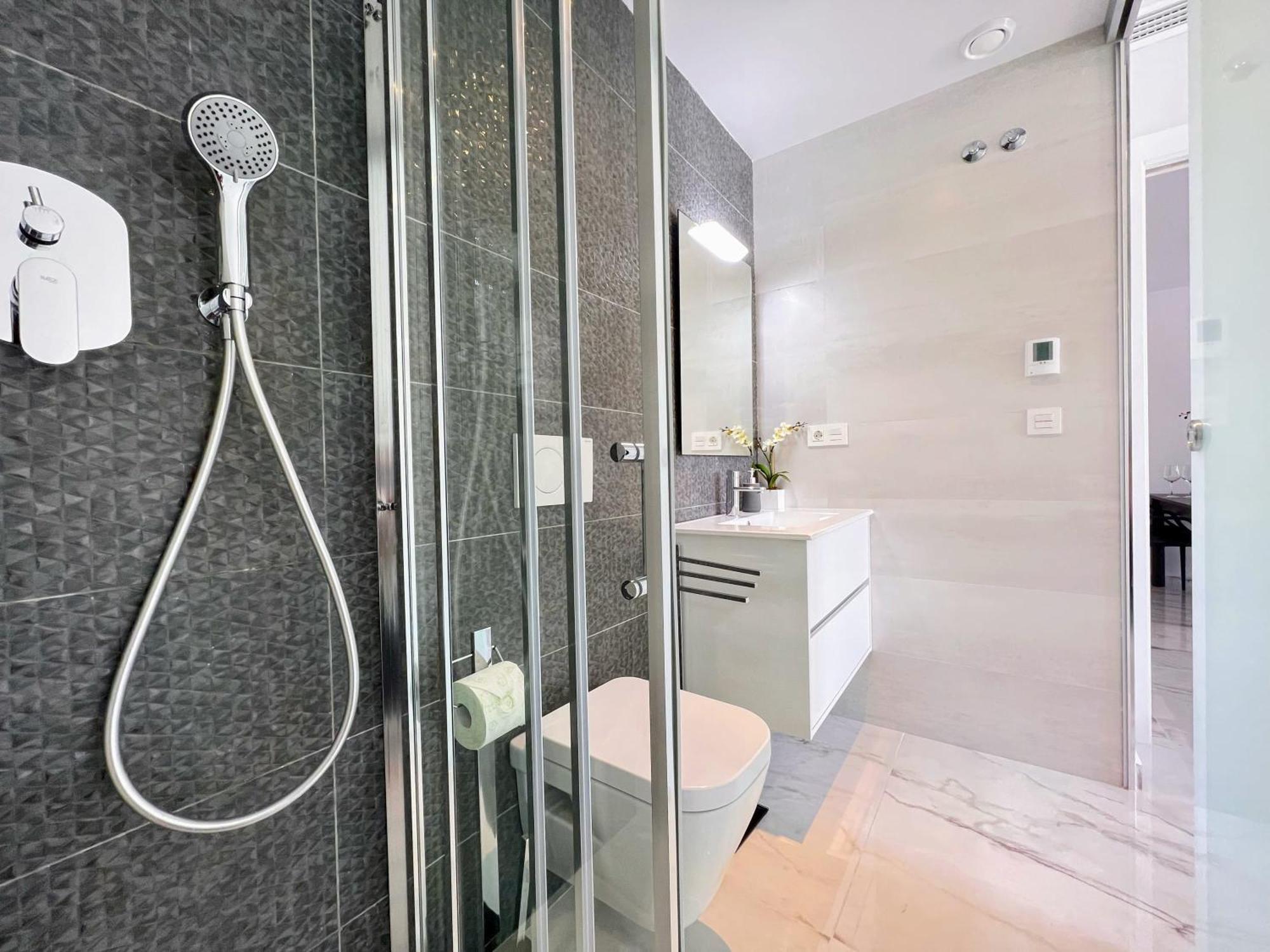 Modern Two Bedroom Ground Floor Apartment Duly7 빌라마르틴 외부 사진